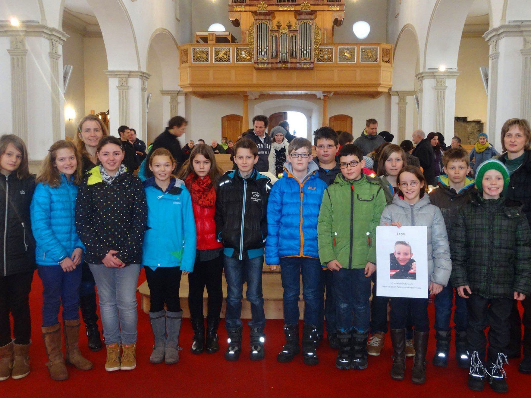 Die 14 Tschaggunser Firmlinge haben sich ihrer Pfarrgemeinde namentlich vorgestellt. Die 14 Tschaggunser Firmlinge haben sich ihrer Pfarrgemeinde namentlich vorgestellt.