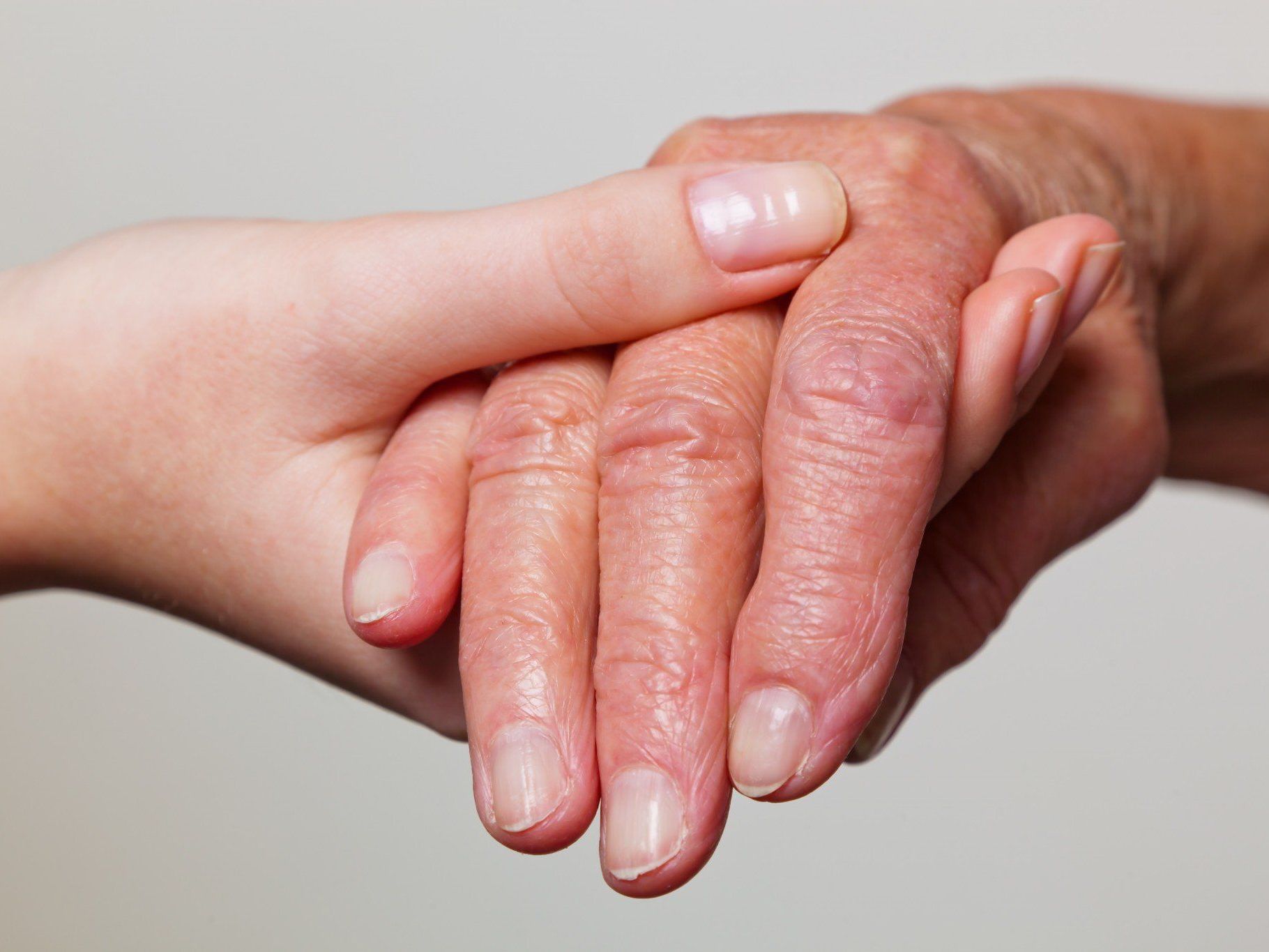 Positionspapier fordert Entkriminalisierung des Suizids und ergebnisoffene Debatte. Positionspapier fordert Entkriminalisierung des Suizids und ergebnisoffene Debatte.