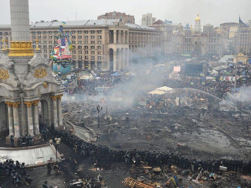 Der Unabhängigkeitsplatz in Kiew nach den Ausschreitungen heute Vormittag.