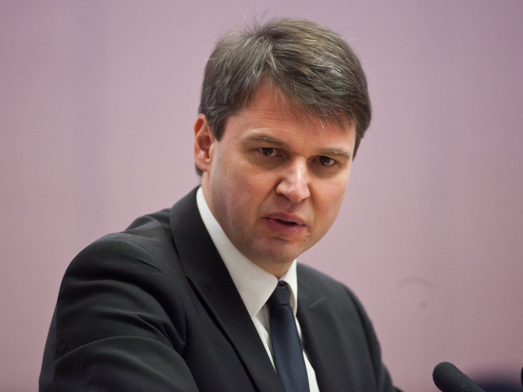 Kurt Fischer ist schwer erkrankt, er befindet sich derzeit in Behandlung. Kurt Fischer ist schwer erkrankt, er befindet sich derzeit in Behandlung.