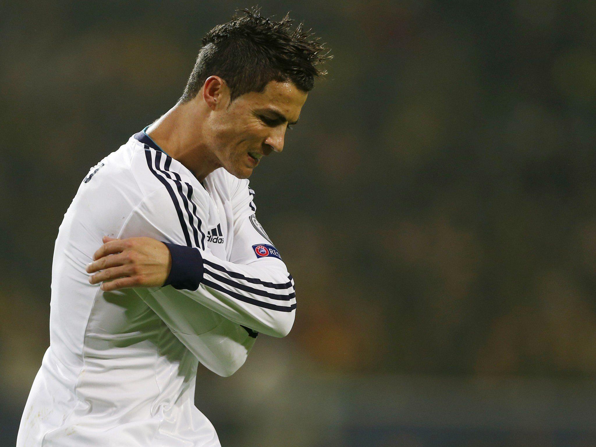C. Ronaldo wurde während dem Spiel zwischen Atletico und Real Madrid von einem Feuerzeug am Kopf getroffen.