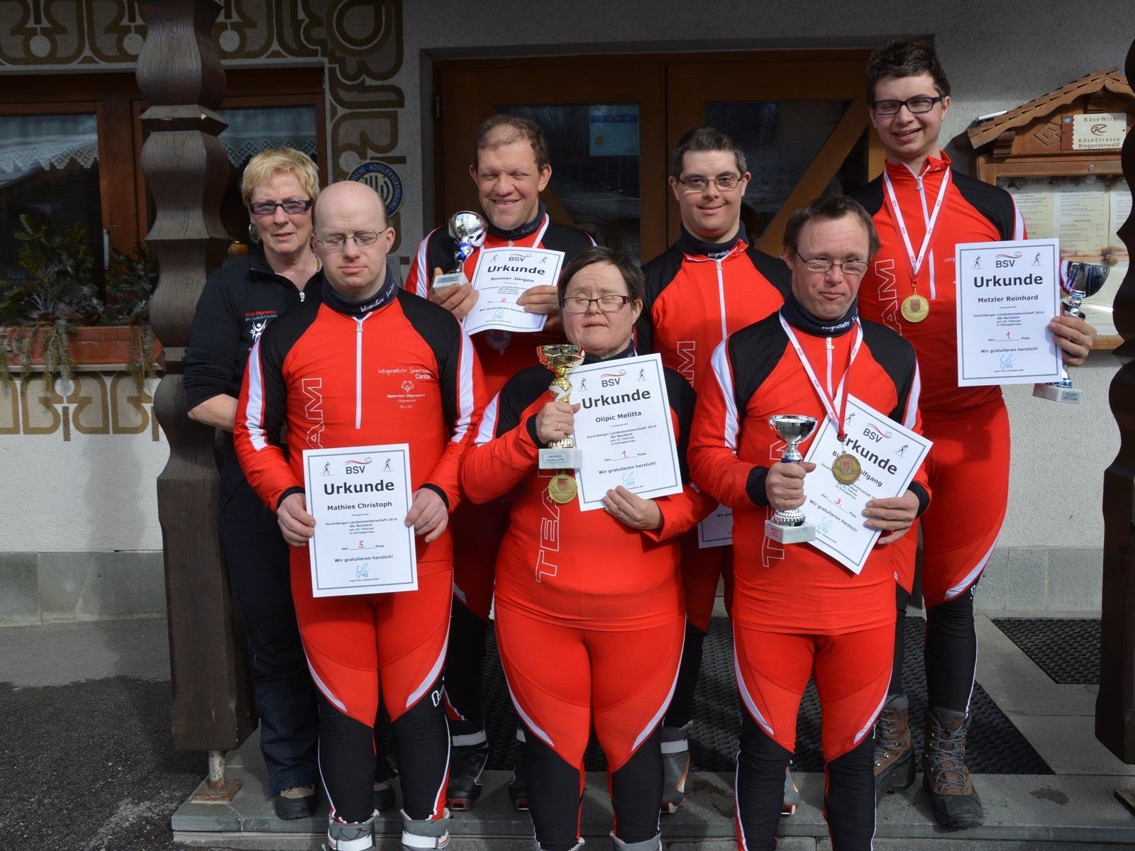 Trainerin Monika Fischer mit Christoph Mathies, Jürgen Bonner, Melitta Olipic, Johannes Sartori, Wolfgang Bitschi und Reinhard Metzler. Trainerin Monika Fischer mit Christoph Mathies, Jürgen Bonner, Melitta Olipic, Johannes Sartori, Wolfgang Bitschi und Reinhard Metzler.