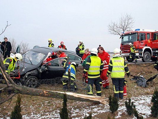 Einsatz an der Unfallstelle Einsatz an der Unfallstelle