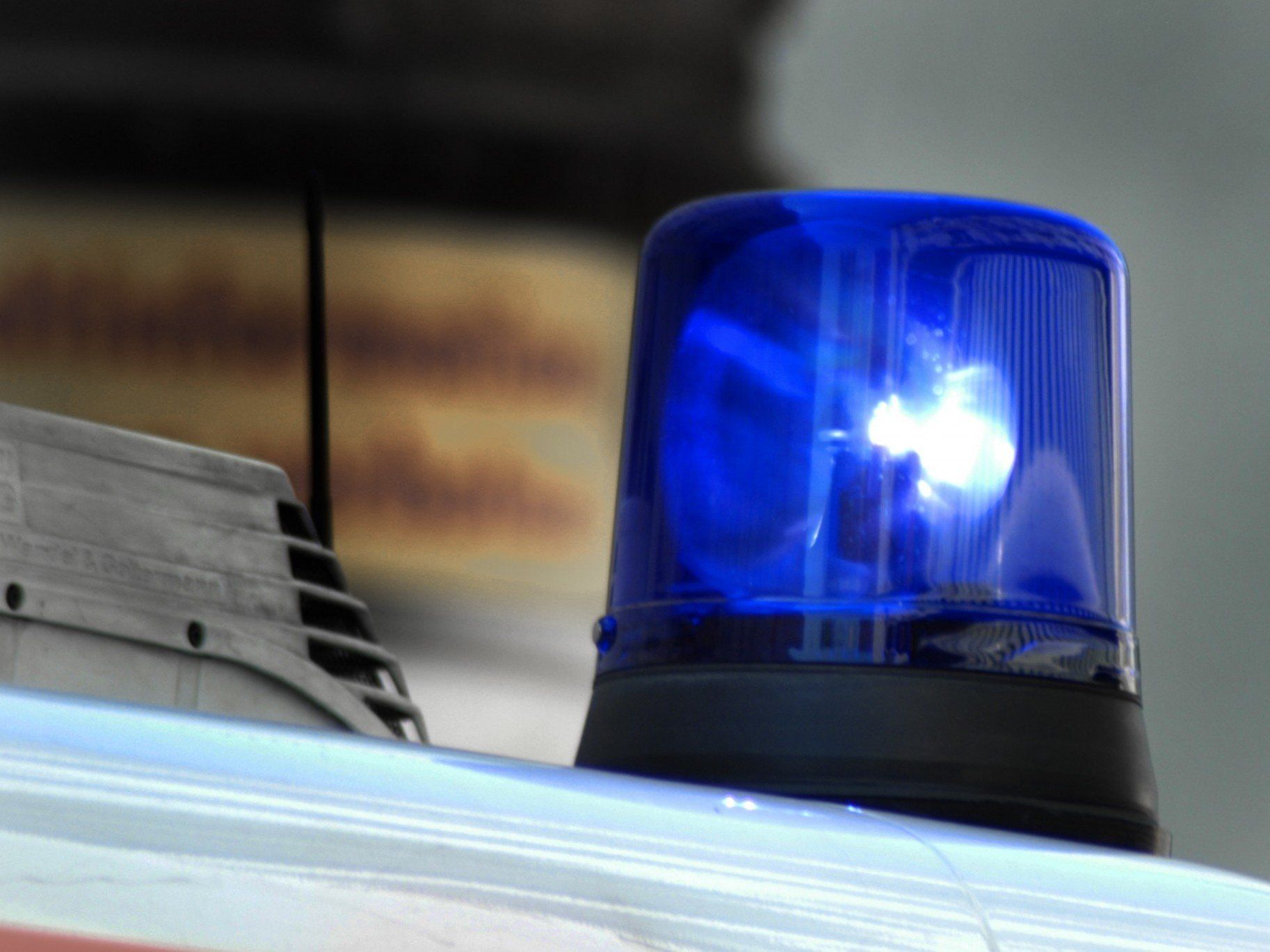 Mädchen bei Unfall verletzt. Mädchen bei Unfall verletzt.