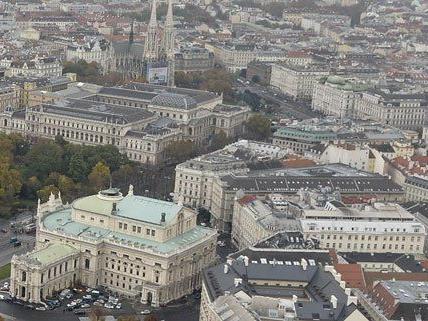 Mehrere Parteien fordern personelle Konsequenzen im Burgtheater. Mehrere Parteien fordern personelle Konsequenzen im Burgtheater.