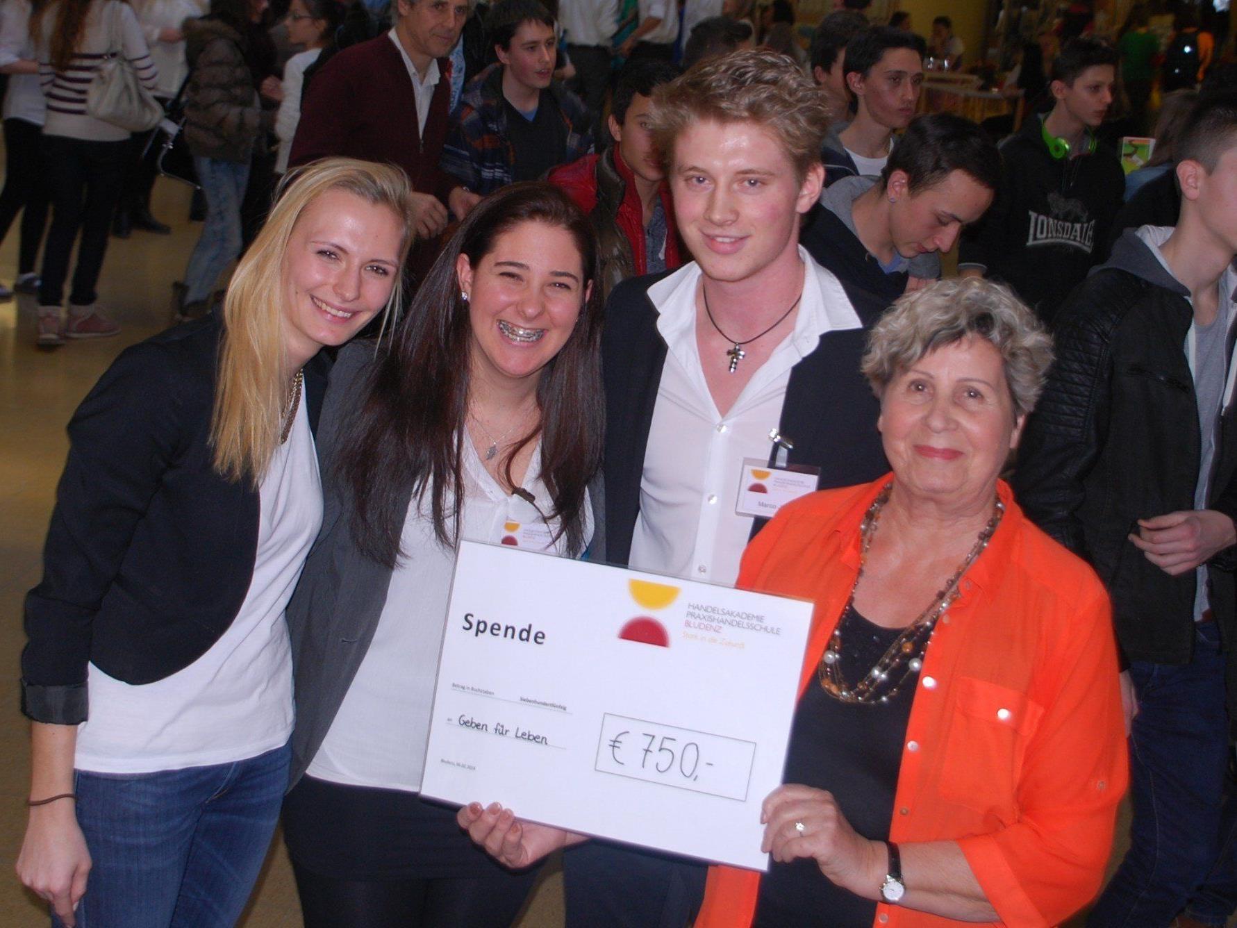 Der Verein Geben für Leben erhielt eine Spende von 750 Euro von den Schülern der HAS Bludenz.