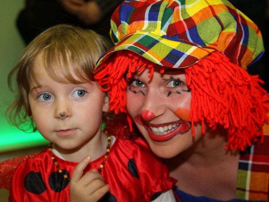 Der Kinderfasching im Happy Dance in Hohenems war wieder ein Bombenerfolg. Der Kinderfasching im Happy Dance in Hohenems war wieder ein Bombenerfolg.