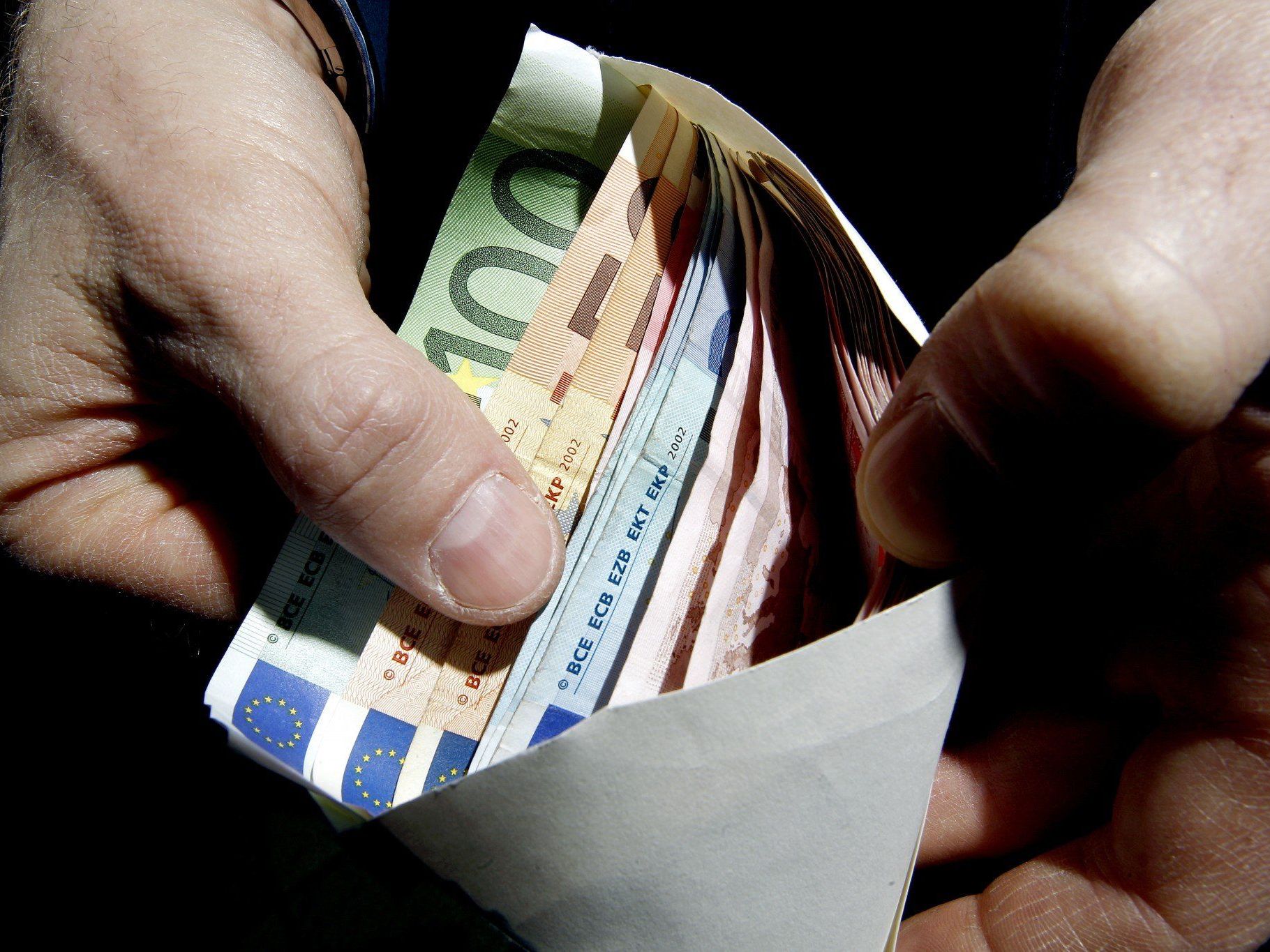 Durch Korruption entsteht europaweit ein Schaden in Höhe von 120 Milliarden Euro. Durch Korruption entsteht europaweit ein Schaden in Höhe von 120 Milliarden Euro.