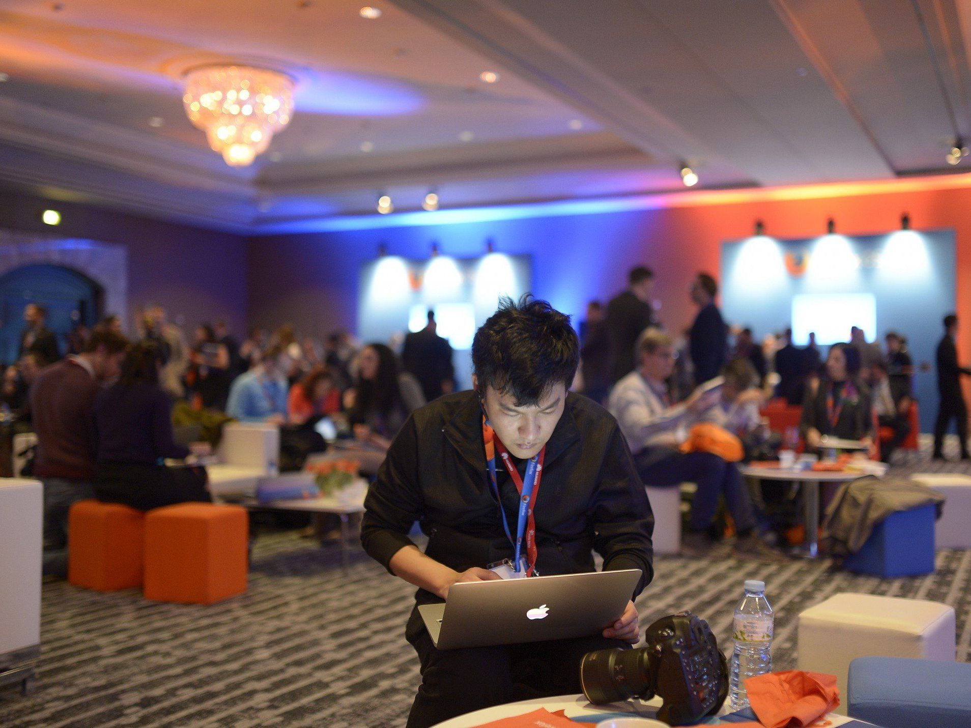 Die Mobilfunk-Branche stellt sich auf Wachstum in den Entwicklungsländern ein. Die Mobilfunk-Branche stellt sich auf Wachstum in den Entwicklungsländern ein.