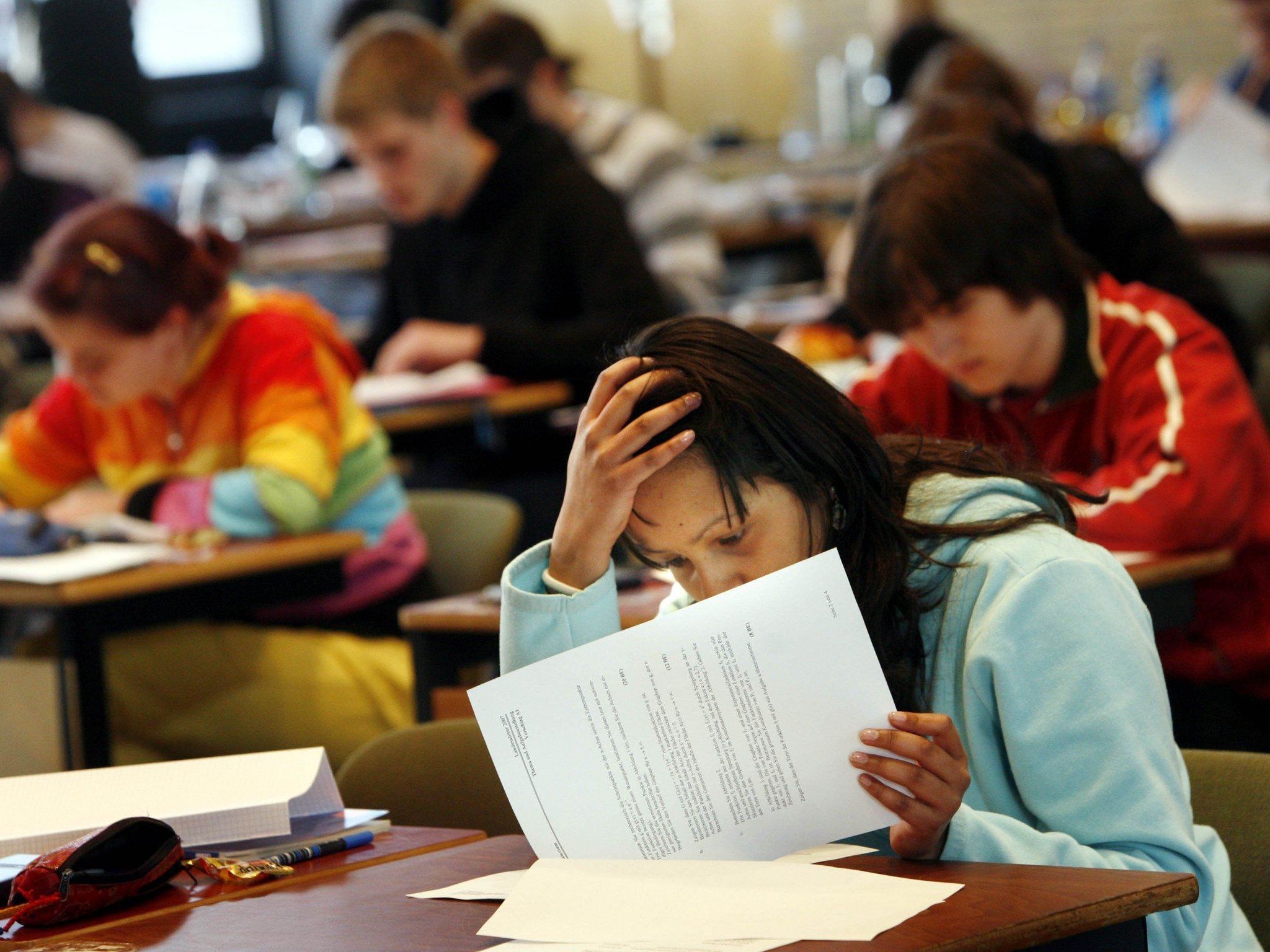 Zugangsbeschränkungen an den Unis machen die Matura in den Augen einiger als Studiumsberechtigung überflüssig. Zugangsbeschränkungen an den Unis machen die Matura in den Augen einiger als Studiumsberechtigung überflüssig.