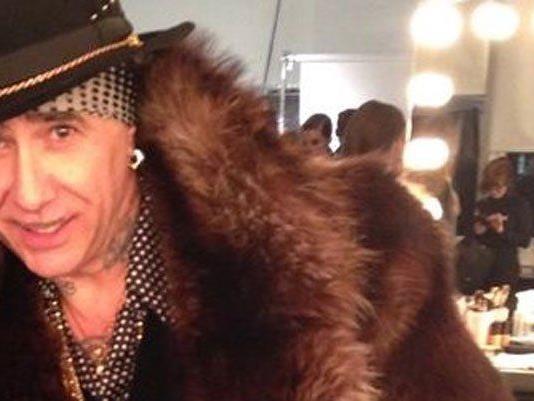 Modedesigner Michele Savoia tot aus Hudson geborgen: Polizei geht von Unfall aus. Modedesigner Michele Savoia tot aus Hudson geborgen: Polizei geht von Unfall aus.
