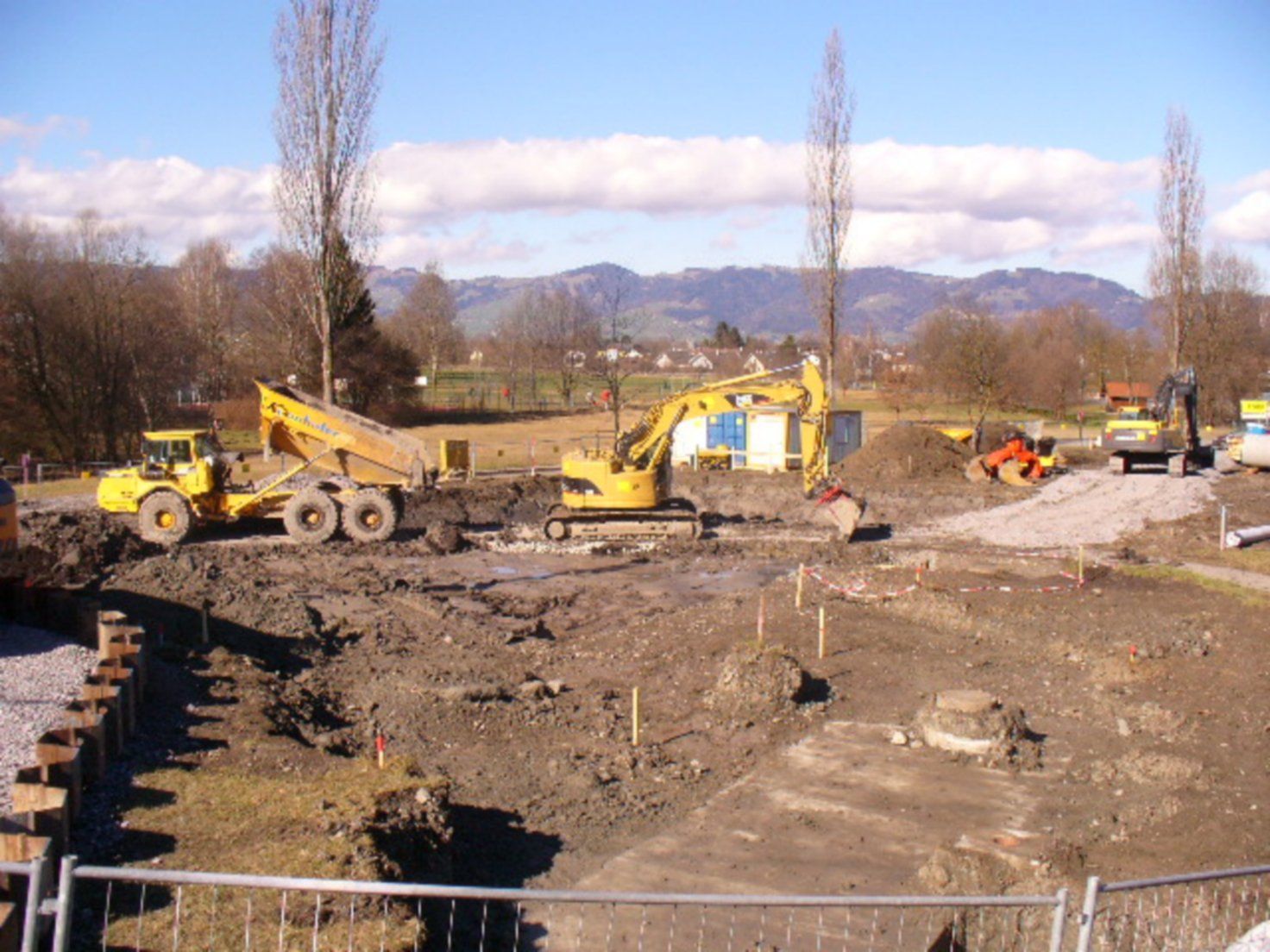 Derzeit laufen im Gebiet Mösle die Aushubarbeiten für das neue Rückhaltebecken Derzeit laufen im Gebiet Mösle die Aushubarbeiten für das neue Rückhaltebecken