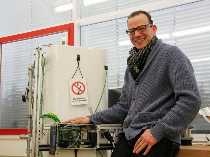 Petrasch forscht in einem Projekt an einem intelligenten und kostensparenden Wasserboiler Petrasch forscht in einem Projekt an einem intelligenten und kostensparenden Wasserboiler