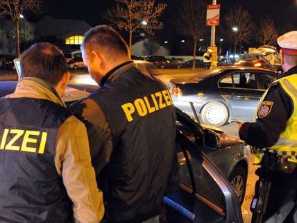 Beamte der SOKO Ost waren in Wien, Niederösterreich und dem Burgenland im Einsatz. Beamte der SOKO Ost waren in Wien, Niederösterreich und dem Burgenland im Einsatz.