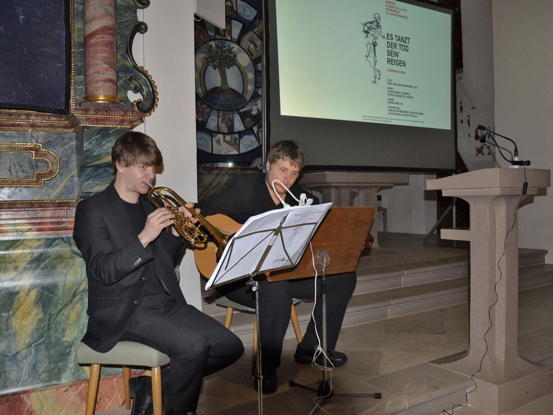 Szenische Lesung musikalisch untermalt von Lucas Oberer (Trompete) und Patrick Radoszticz (Gitarre). Szenische Lesung musikalisch untermalt von Lucas Oberer (Trompete) und Patrick Radoszticz (Gitarre).