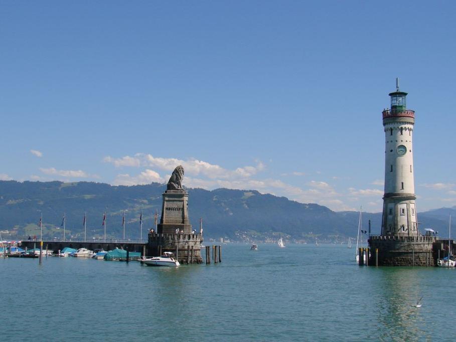 Bodensee: In der Dreiländer-Region lassen sich nicht nur schöne Tage verbringen – sie ist auch ideal für einen ausgiebigen Shopping-Trip. Bodensee: In der Dreiländer-Region lassen sich nicht nur schöne Tage verbringen – sie ist auch ideal für einen ausgiebigen Shopping-Trip.