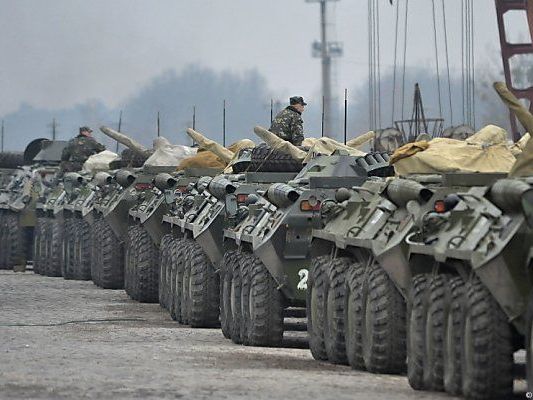 Ukraine prüft Gefechtsbereitschaft der Armee Ukraine prüft Gefechtsbereitschaft der Armee