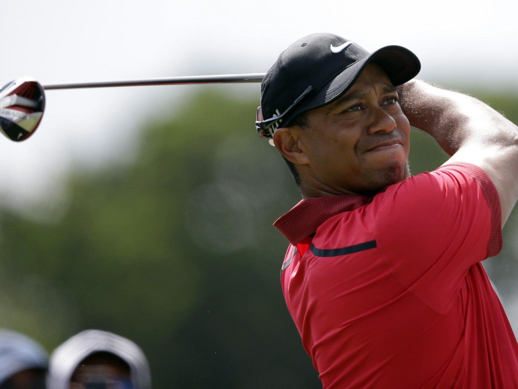 Tiger Woods soll Wiener Ball an den Kopf geschossen haben Tiger Woods soll Wiener Ball an den Kopf geschossen haben