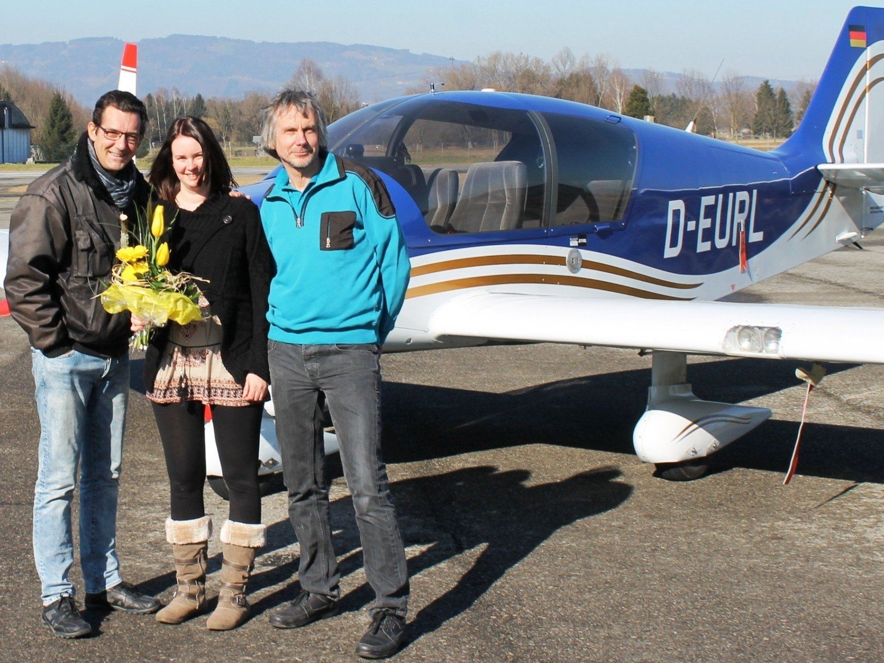 Andreas Seeburger gratuliert Elisabeth Burtscher und Papa Albert zur Auszeichnung "Fliegen für Kinder Botschafterin-Groß Walsertal" Andreas Seeburger gratuliert Elisabeth Burtscher und Papa Albert zur Auszeichnung "Fliegen für Kinder Botschafterin-Groß Walsertal"