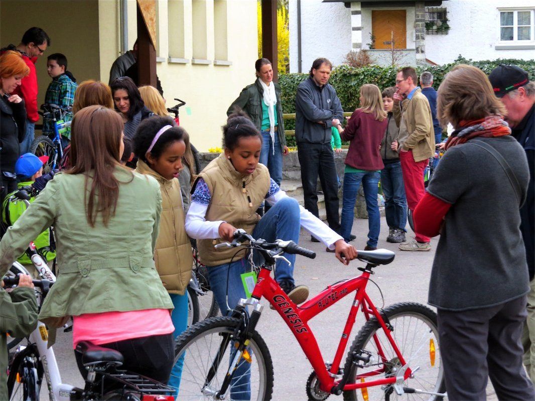 Groß und Klein kamen beim Fahrradbasar auf dem Volksschulplatz voll auf ihre Kosten Groß und Klein kamen beim Fahrradbasar auf dem Volksschulplatz voll auf ihre Kosten
