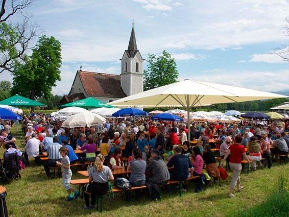 Die Glocke wird zu Christi Himmelfahrt am 29. Mai feierlich eingeweiht Die Glocke wird zu Christi Himmelfahrt am 29. Mai feierlich eingeweiht