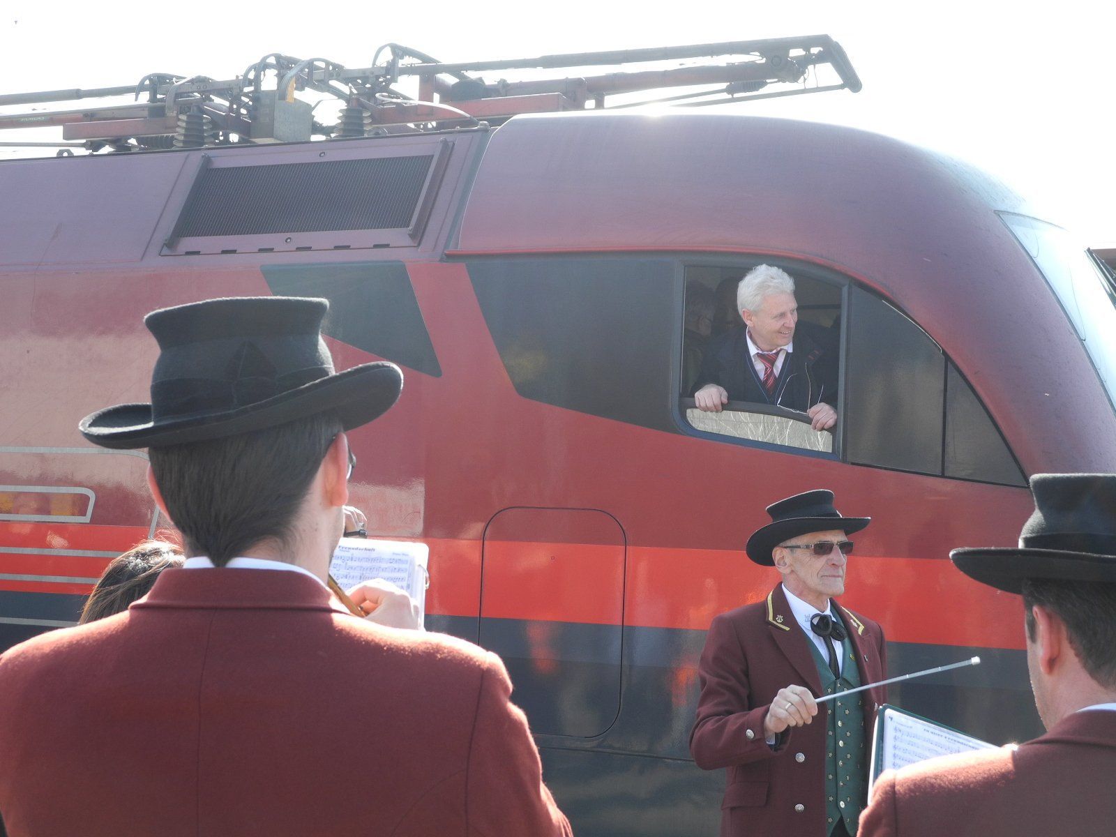 Der Neopensionist Egon Brändle bei der Einfahrt in den Bahnhof Bludenz. Der Neopensionist Egon Brändle bei der Einfahrt in den Bahnhof Bludenz.