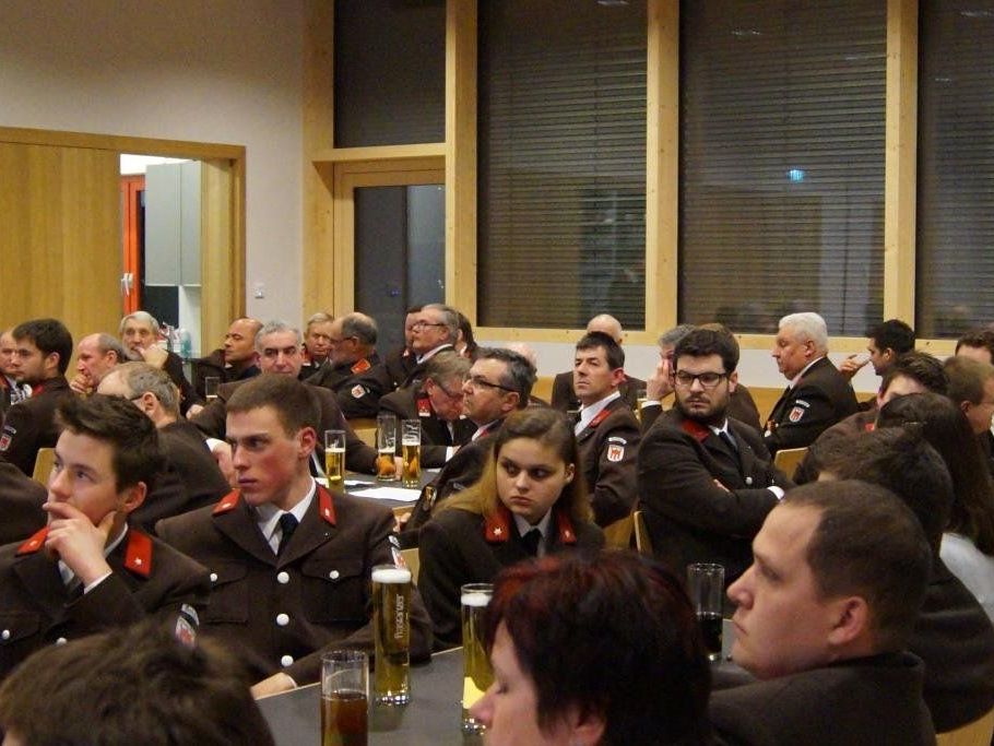 Jahreshauptversammlung im neu adaptierten Feuerwehrhaus. Jahreshauptversammlung im neu adaptierten Feuerwehrhaus.