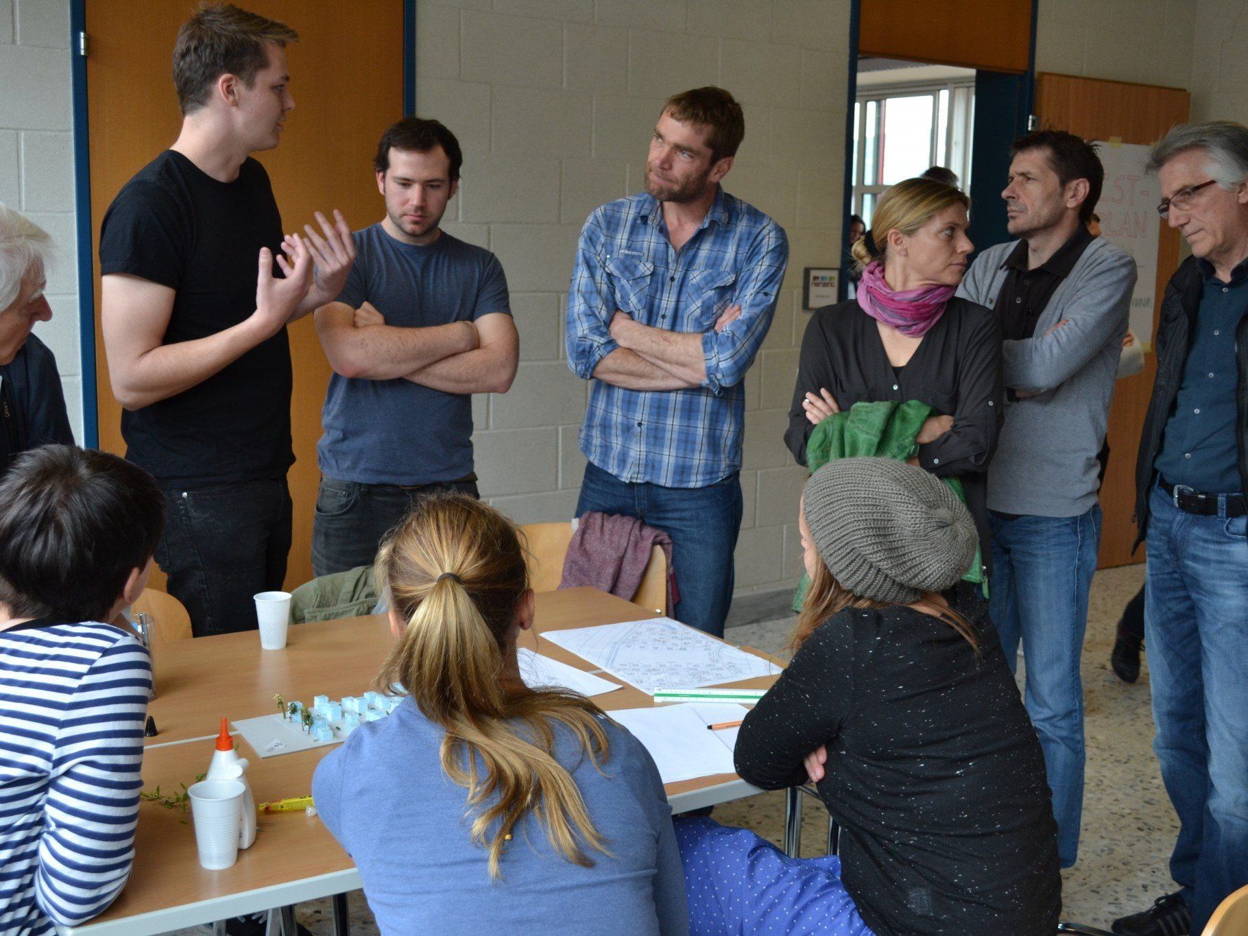 Mit Anrainern und Experten wurden die Siedlungsmodelle diskutiert. Mit Anrainern und Experten wurden die Siedlungsmodelle diskutiert.