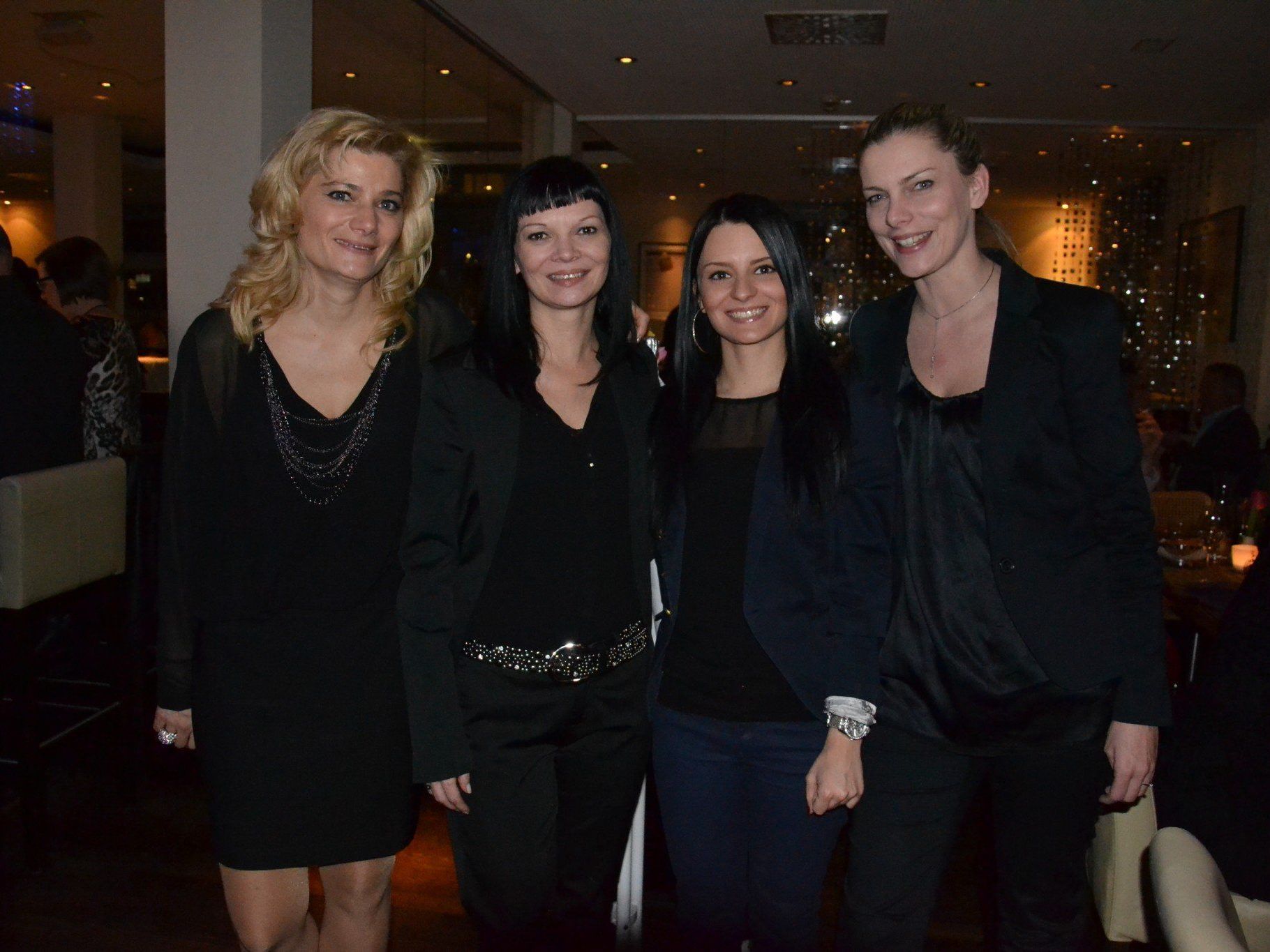 Das hubers hatte Grund zum Feiern: Conny Pfister, Birgit Baumann mit Tochter Denise, Andrea Wieder Das hubers hatte Grund zum Feiern: Conny Pfister, Birgit Baumann mit Tochter Denise, Andrea Wieder