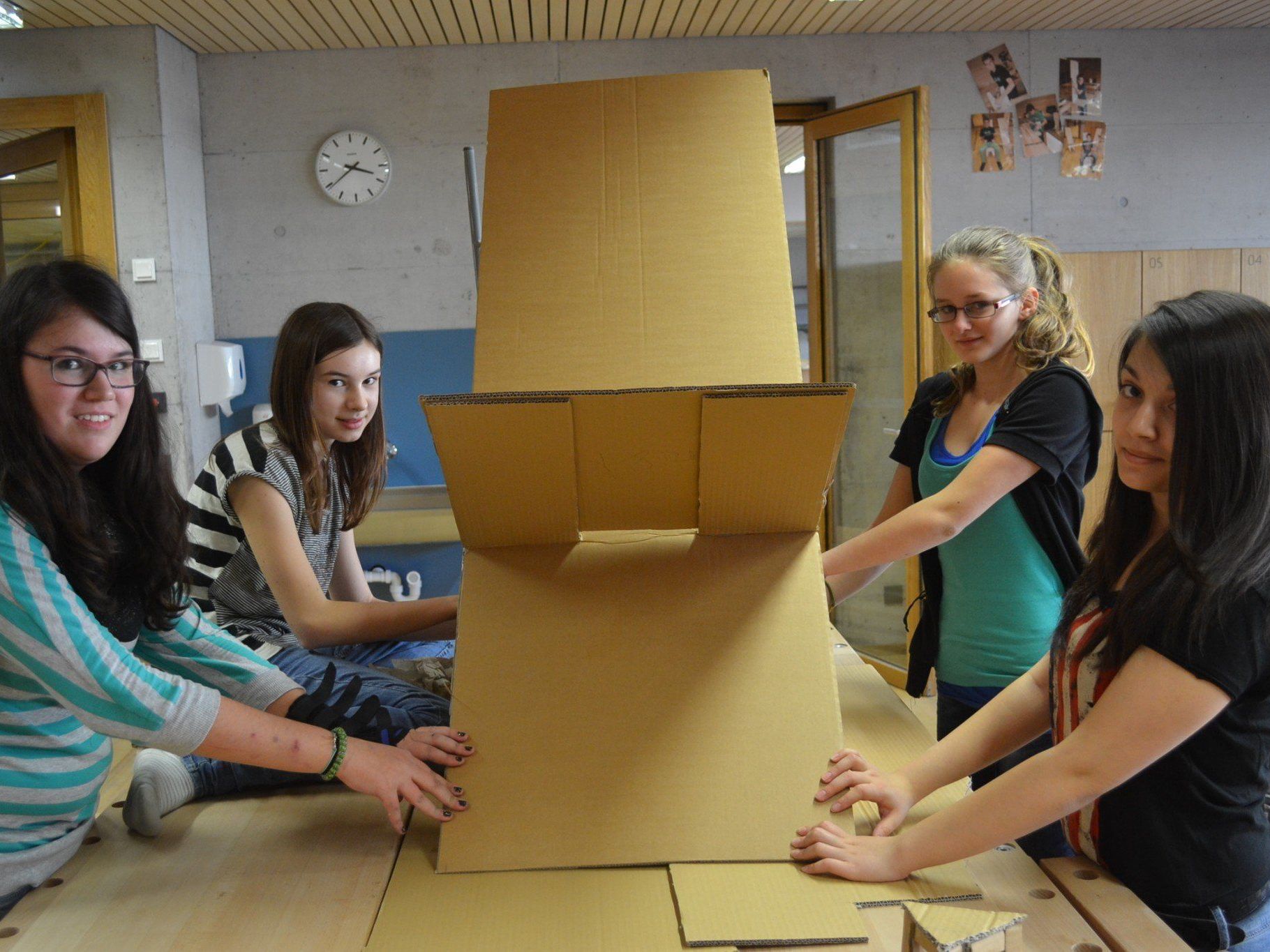 Die Schüler schätzen vor allem auch das Raumangebot, das auch größere Werkarbeiten zulässt. Die Schüler schätzen vor allem auch das Raumangebot, das auch größere Werkarbeiten zulässt.