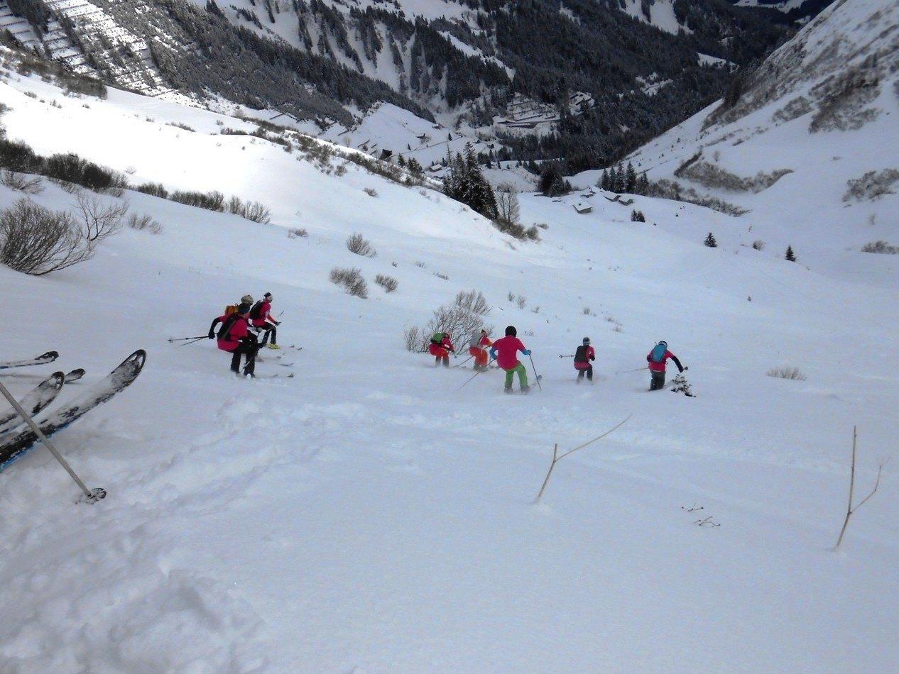Die Ski-Chaoten bei der Schußfahrt zur Stafelalpe.