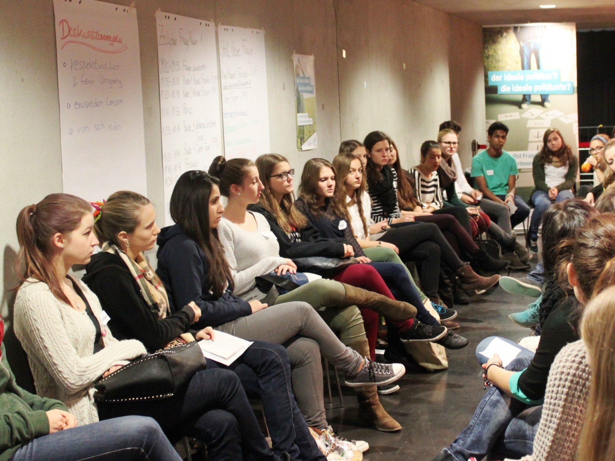 Die Workshopreihe „Jugend & Politik" richtet sich an Schulen und Einrichtungen in der Jugendarbeit. Die Workshopreihe „Jugend & Politik" richtet sich an Schulen und Einrichtungen in der Jugendarbeit.