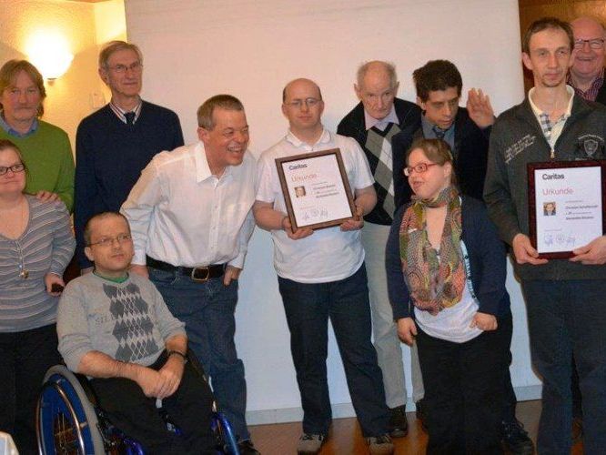 Bei einem gemütlichen und festlichen Abend standen das gemeinsame Schaffen und Erlebnisse der vielen Jahre im Mittelpunkt. Bei einem gemütlichen und festlichen Abend standen das gemeinsame Schaffen und Erlebnisse der vielen Jahre im Mittelpunkt.