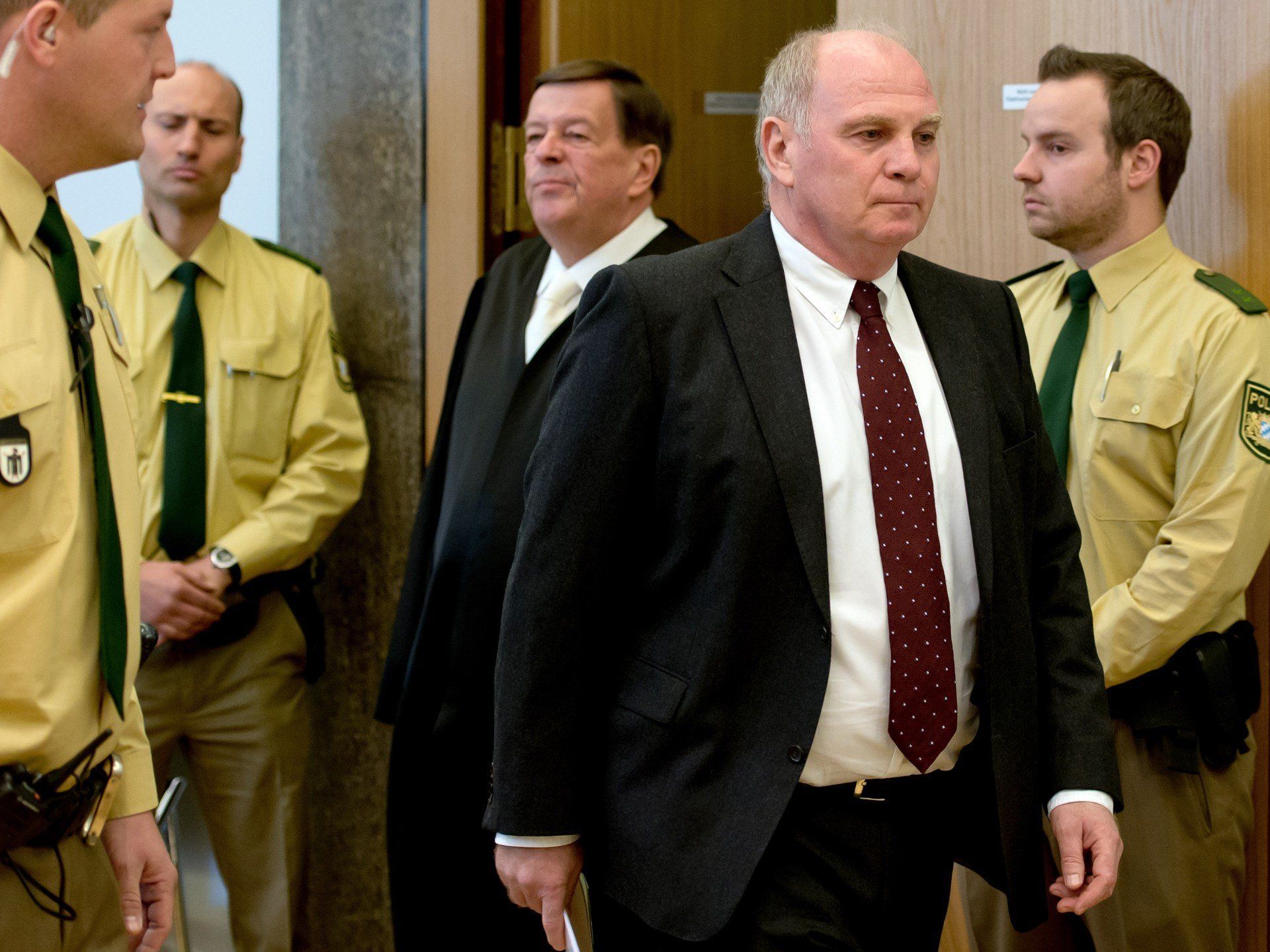 Am Dienstag wird die vierte und letzte Zeugin im Prozess gegen Uli Hoeneß gehört. Am Dienstag wird die vierte und letzte Zeugin im Prozess gegen Uli Hoeneß gehört.