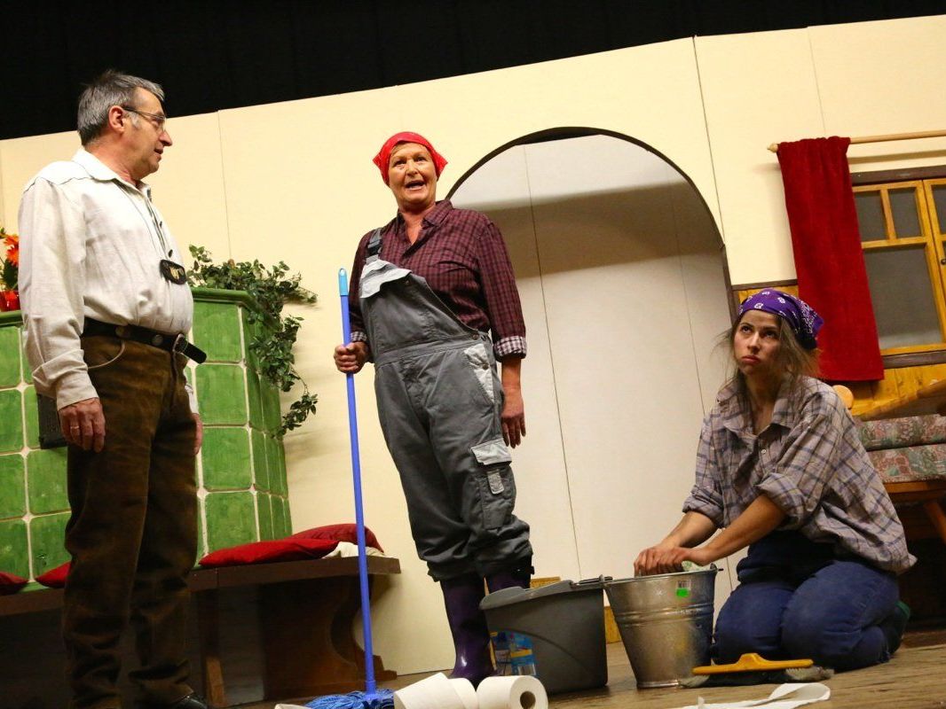 Bald hebt sich der Vorhang im Vereinshaus Göfis zum Lustspiel in drei Akten „Der Saisongockel“ von Friedrich Ludwig John Bald hebt sich der Vorhang im Vereinshaus Göfis zum Lustspiel in drei Akten „Der Saisongockel“ von Friedrich Ludwig John