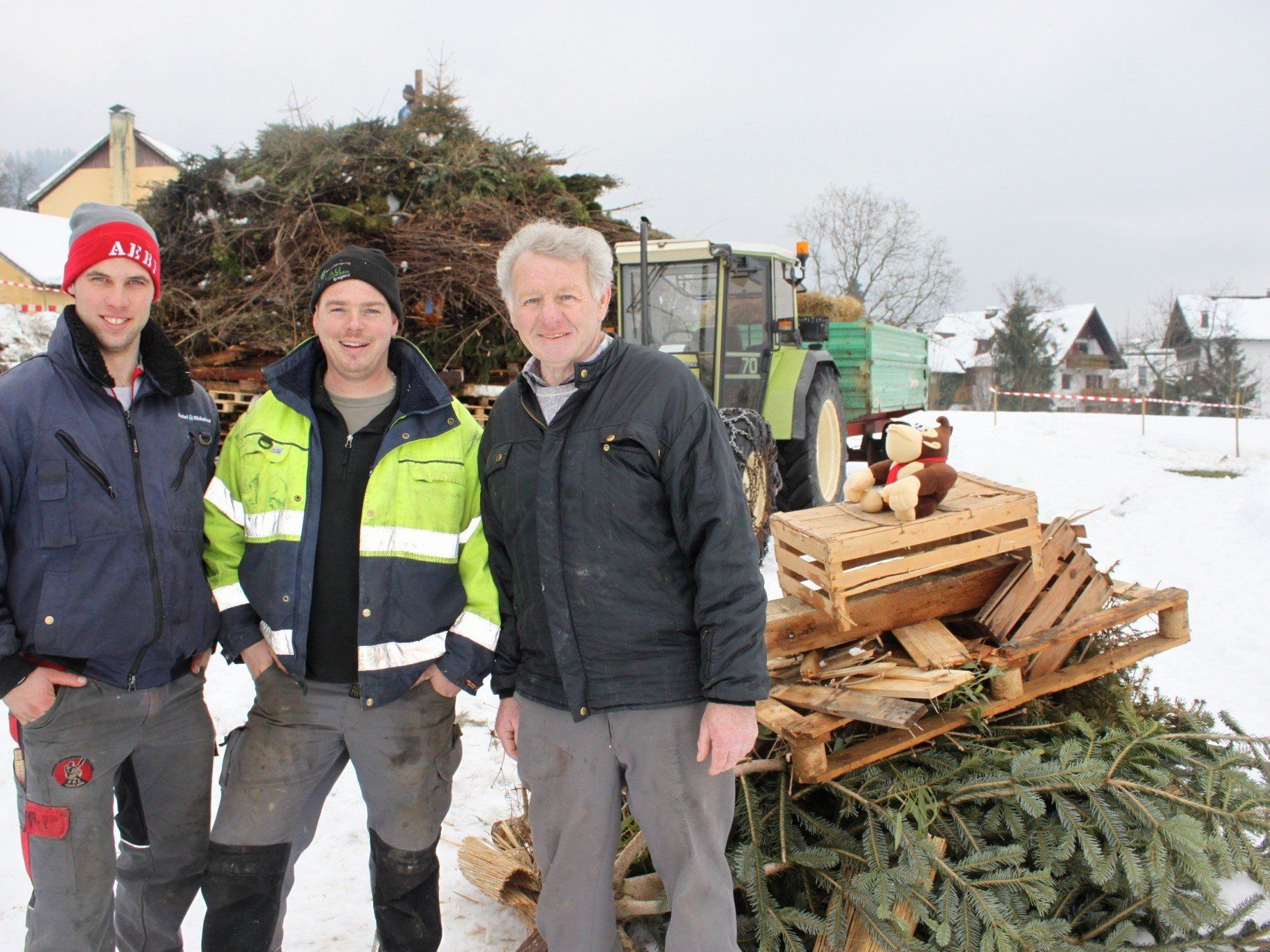 Die Hofer Funkenbaumeister Christoph Matt, Andreas Fessler und Franz Sinz, von links. Die Hofer Funkenbaumeister Christoph Matt, Andreas Fessler und Franz Sinz, von links.