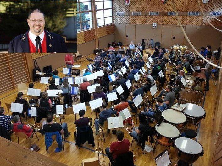 Vereint zu einem Großorchester: Musikvereine St. Anton und Raggal.