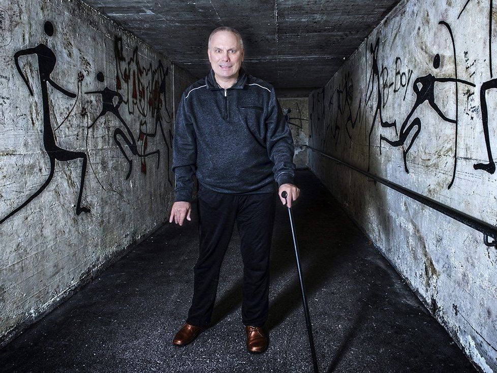 Nach seiner Gehirnblutung im Stammhirn im Jahr 2010 nimmt Kurt Gerszi sein Leben wieder in die Hand und stellt sich den neuen Herausforderungen. Nach seiner Gehirnblutung im Stammhirn im Jahr 2010 nimmt Kurt Gerszi sein Leben wieder in die Hand und stellt sich den neuen Herausforderungen.