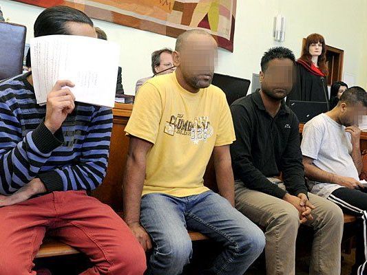 Beim Prozess in Wiener Neustadt Beim Prozess in Wiener Neustadt