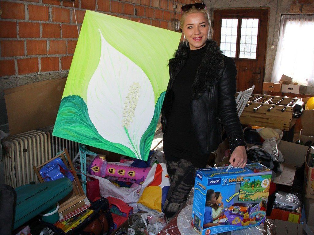 Die Götznerin Natalie Gisinger veranstaltet für ihre beste Freundin Nicole Hartinger einen Charity Bazar in Hohenems. Die Götznerin Natalie Gisinger veranstaltet für ihre beste Freundin Nicole Hartinger einen Charity Bazar in Hohenems.