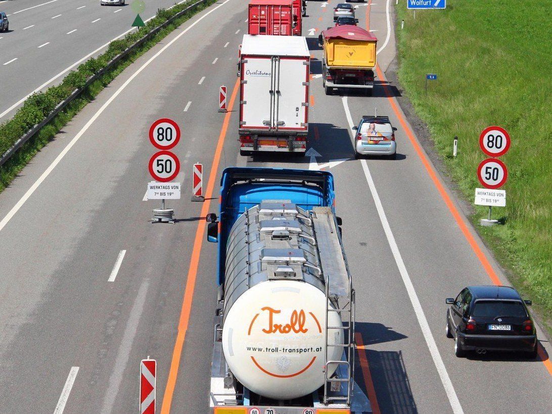 An dieses Bild sollte man sich auf der A14 kurz vor Bregenz schon mal gewöhnen. An dieses Bild sollte man sich auf der A14 kurz vor Bregenz schon mal gewöhnen.
