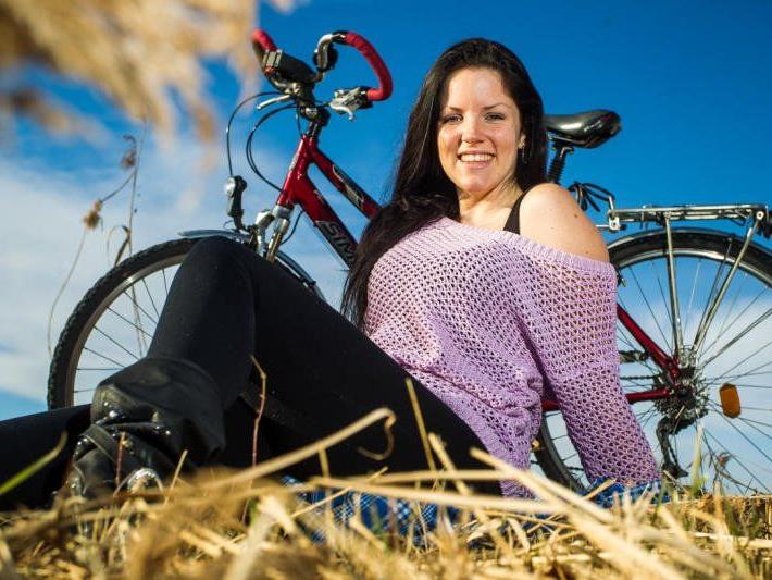 Die frühlingshaften Temperaturen nützt Anja für eine Ausfahrt mit ihrem Fahrrad