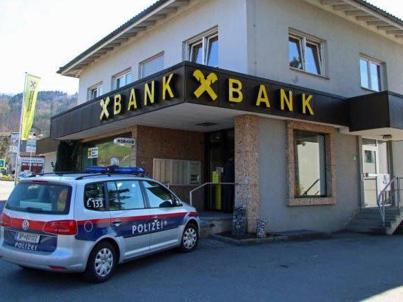Bank in Weiler überfallen