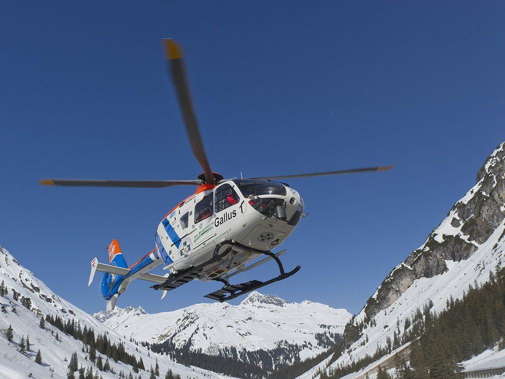 Pole (55) wurde mit Hubschrauber ins Krankenhaus Bludenz gebracht.