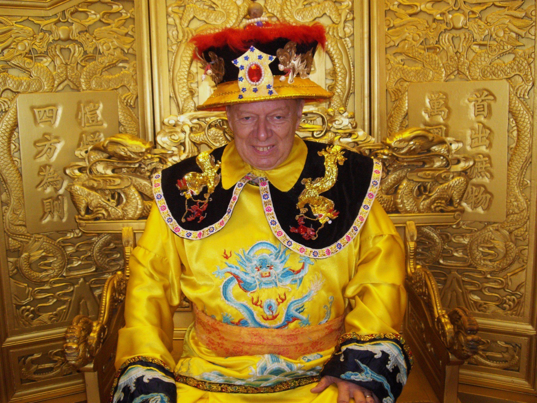 Zur Ausstellungseröffnung liest Hans Rückstätter chinesische Gedichte. Zur Ausstellungseröffnung liest Hans Rückstätter chinesische Gedichte.