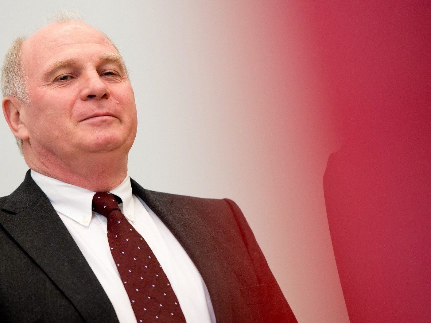 Haftstrafe für Hoeneß: Der nunmehrige Ex-Bayern-Boss verzichtet auf Revision. Haftstrafe für Hoeneß: Der nunmehrige Ex-Bayern-Boss verzichtet auf Revision.