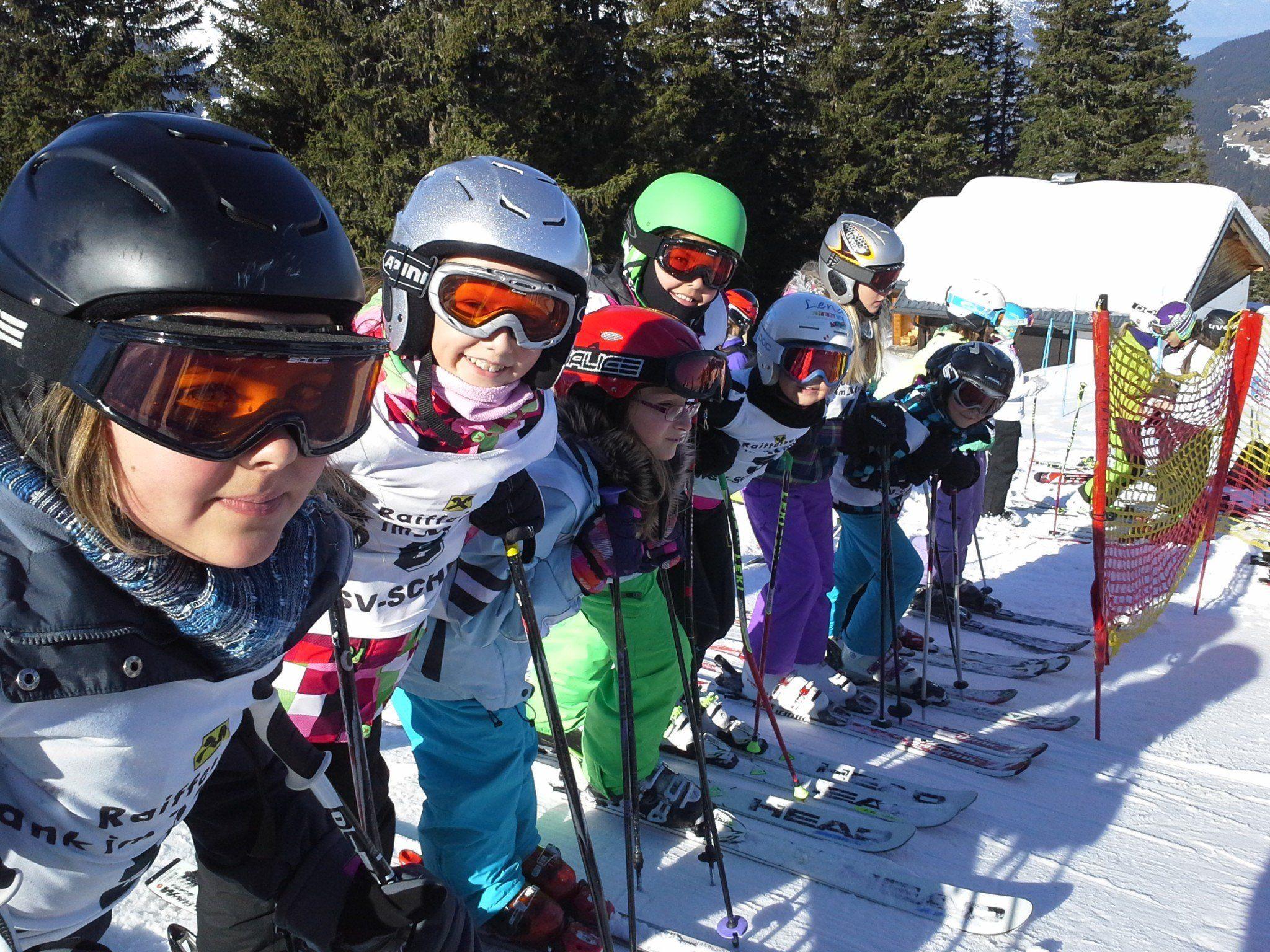 Mittelschule Schruns-Dorf bei der diesjährigen Schülerschi- und Snowboardmeisterschaft auf dem Hochjoch.