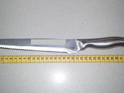 Taxilenker wurde von Fahrgast mit Messer bedroht Taxilenker wurde von Fahrgast mit Messer bedroht