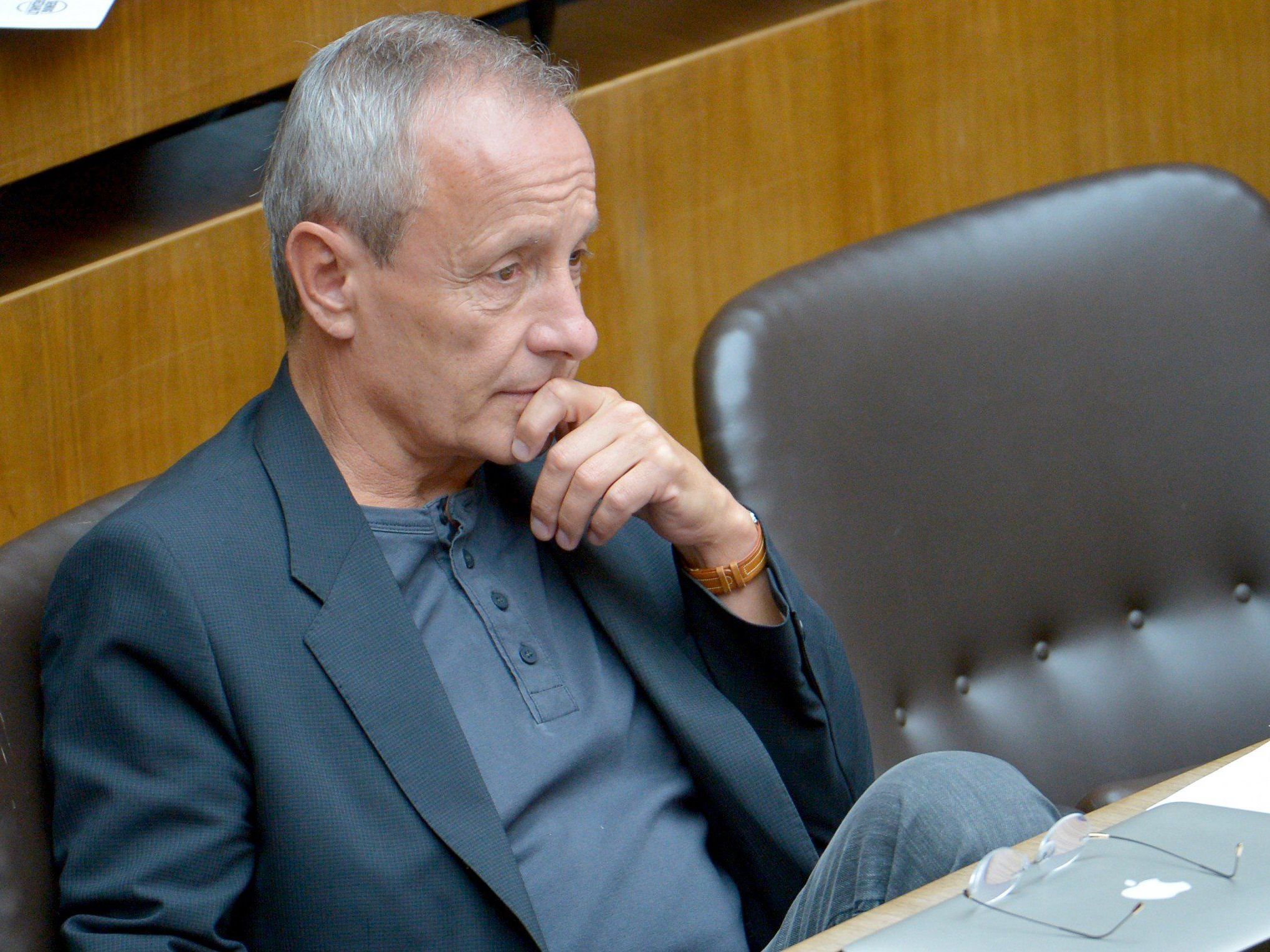 Blümel warf Grünem "Geschmacklosigkeit" vor - Pilz schrieb daraufhin von "Spindis Ende". Blümel warf Grünem "Geschmacklosigkeit" vor - Pilz schrieb daraufhin von "Spindis Ende".
