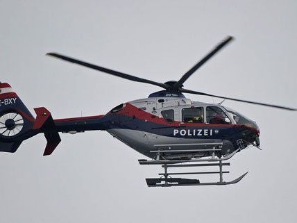 Mit einem Polizeihubschrauber fand man schließlich den in der Lobau verirrten Mit einem Polizeihubschrauber fand man schließlich den in der Lobau verirrten